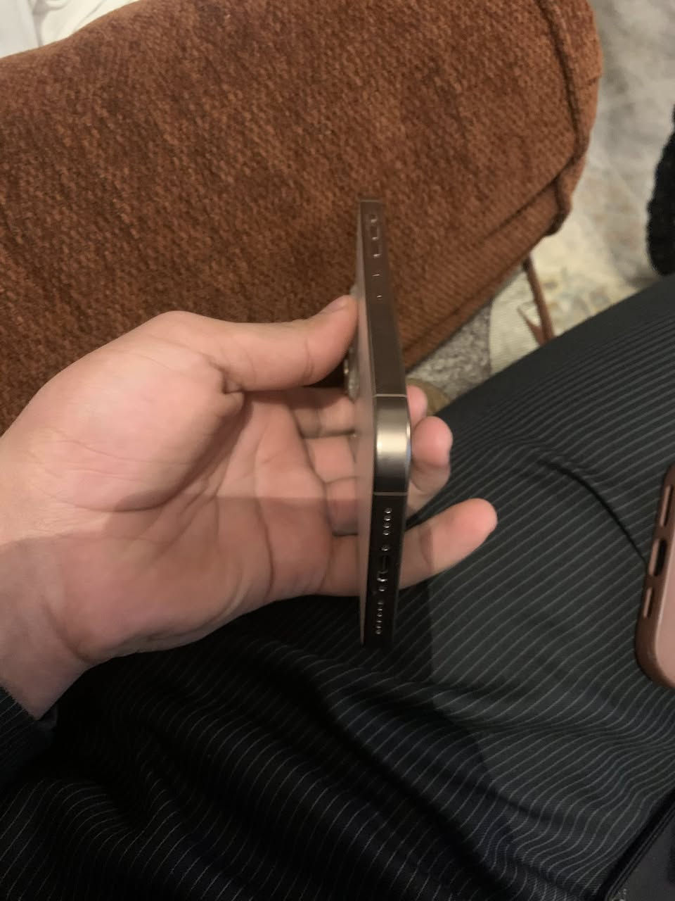 سلام عليكم
يفون 16 برو ماكس 

بي نقطه بشاشه خضرا مماثرا ع شيء 

ذاكره 256 

بطاريه 97

جهاز بلادي وضع شركه 

سعر مليون و100 وبي مجال قليل 

مستعجل ع بيعه 

رقم الاتصال ***********
