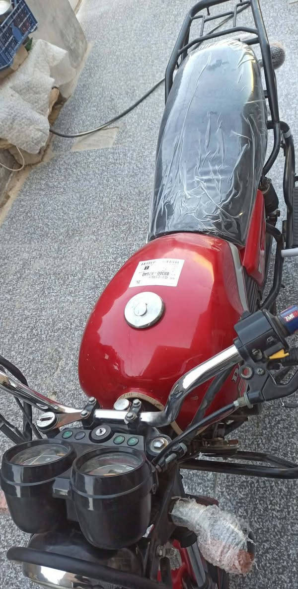 سلام عليكم داويون موديل 20 ارواق أصولي كامله مابيه نقص محرك 200 دراجه مصبوغ سوبايه والدروعه سعر 1150 وبيها مجال مكاني بابل اجبله دراجه بس يردله كلجات اكفلك محرك ونعومه وكلشي  ***********
