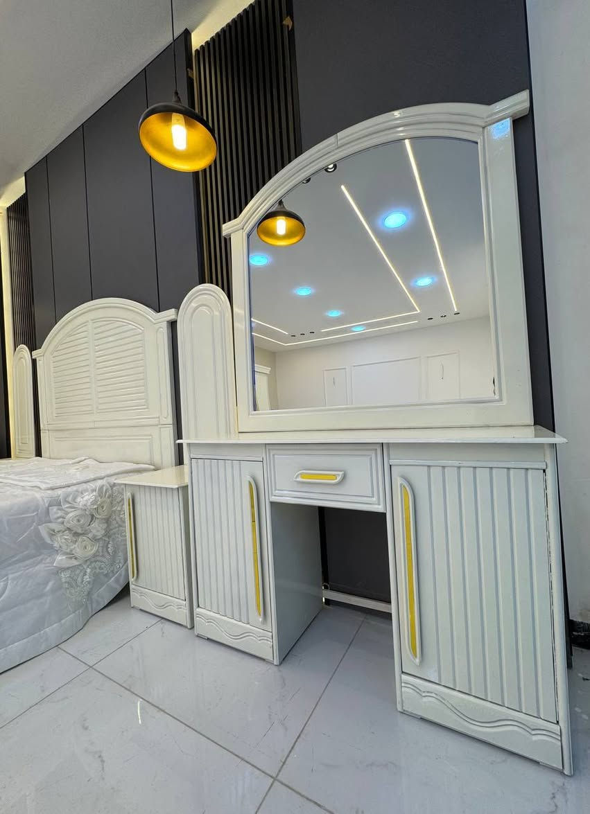 حصرياً الموديل الجديد والمميز
نجاره قتصاديه 🛌

متكونه من 9 قطع مميزه 

الكنتور ارتفاع 240 طول 320 

مع الزاويه مجموع الطول 4 امتار 

السمك الخارجي للغرفه 5 ملم انديف

والسمك الداخلي 3 ملم معاكس ابيض

السعر مليون دينار فقط 😍

سعر الشازلون الخزان 75 الف 

سعر الشازلون المقعد 50 الف 

متوفر توصيل وشد لكافة محافضات العراق 🇮🇶
#غرفة_اخشاب_صاج #غرف_نوم #ديكور_غرف_نوم #غرف_عراقية #عرسان_زواج


**إذا كنت صاحب هذا الإعلان وتريد حذفه لأي سبب، رجاءا أرسل رسالة إلى الدعم الفني**