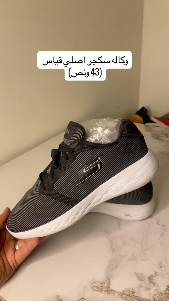 السلام عليكم شباب احذيه ماركه اصلي مملبوس كل قطعه وسعرها 

للاستفسار على الرقم 
***********
توصيل موجود
