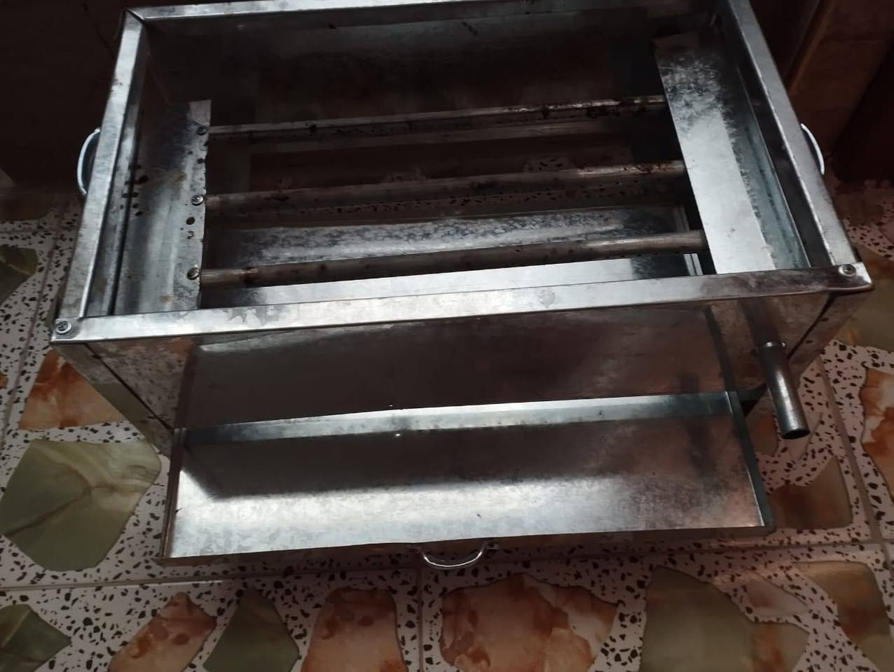 شوايه عل غاز نضيفه وشغاله السعر 30 وبيه مجال للشراي الاكثر استفسار اتصال عل رقم *********** مكانه النجف حي النداء
