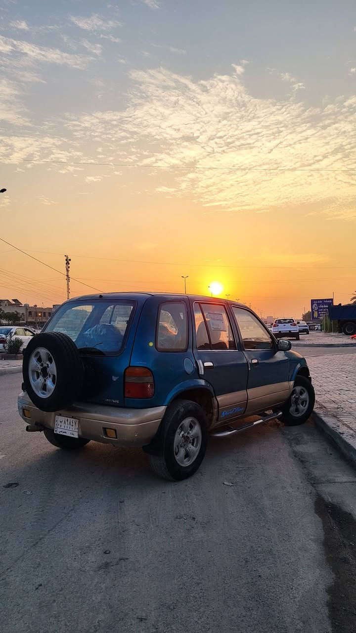 السلام عليكم ، كيا سبورتج 1994 للبيع
السيارة نظافتها بالصور 
داخلها نظيف 
محرك برنس محورة 
السيارة شغالة ومابيها نقص يوگفها 
بس الكهربائيات يحتاج الها ترتيب مثل المسجل والجام وغيرها 
يعني مموگفات السيارة
دوشمة وارضيات وتغليف كشنات وستيرن جديد كلهن
السعر 32 وبيها مجال 
راعيها موجود تحويل ثاني يوم
العنوان بغداد حي الجهاد 
للاستفسار خاص او على الرقم ***********
