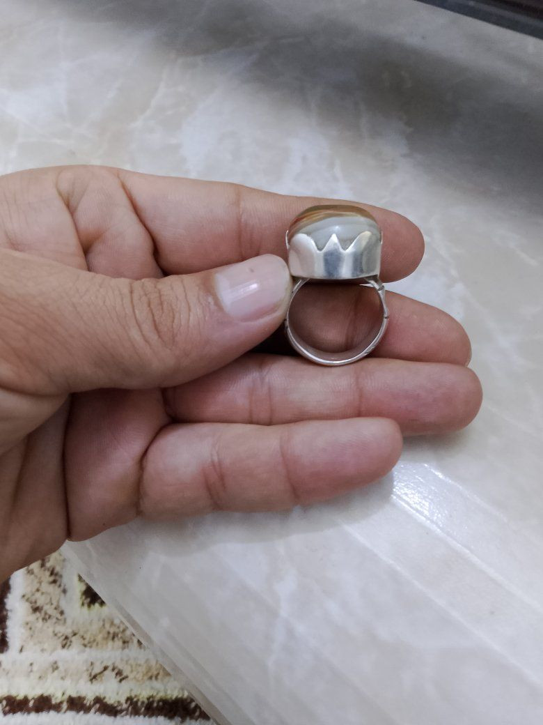 خاتم فضه عراقيه حجره خشنه قديمه للبيع السعر 75 المكان العماره /ابورمانه ***********
