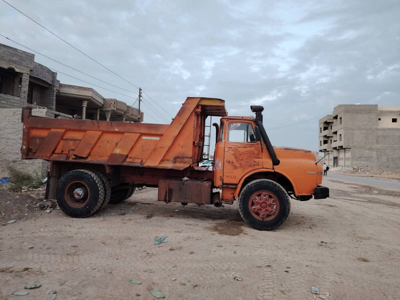 سلام عليكم مان للبيع موديل 82شرط كير محرك اكسل رقم بغداد ***********
