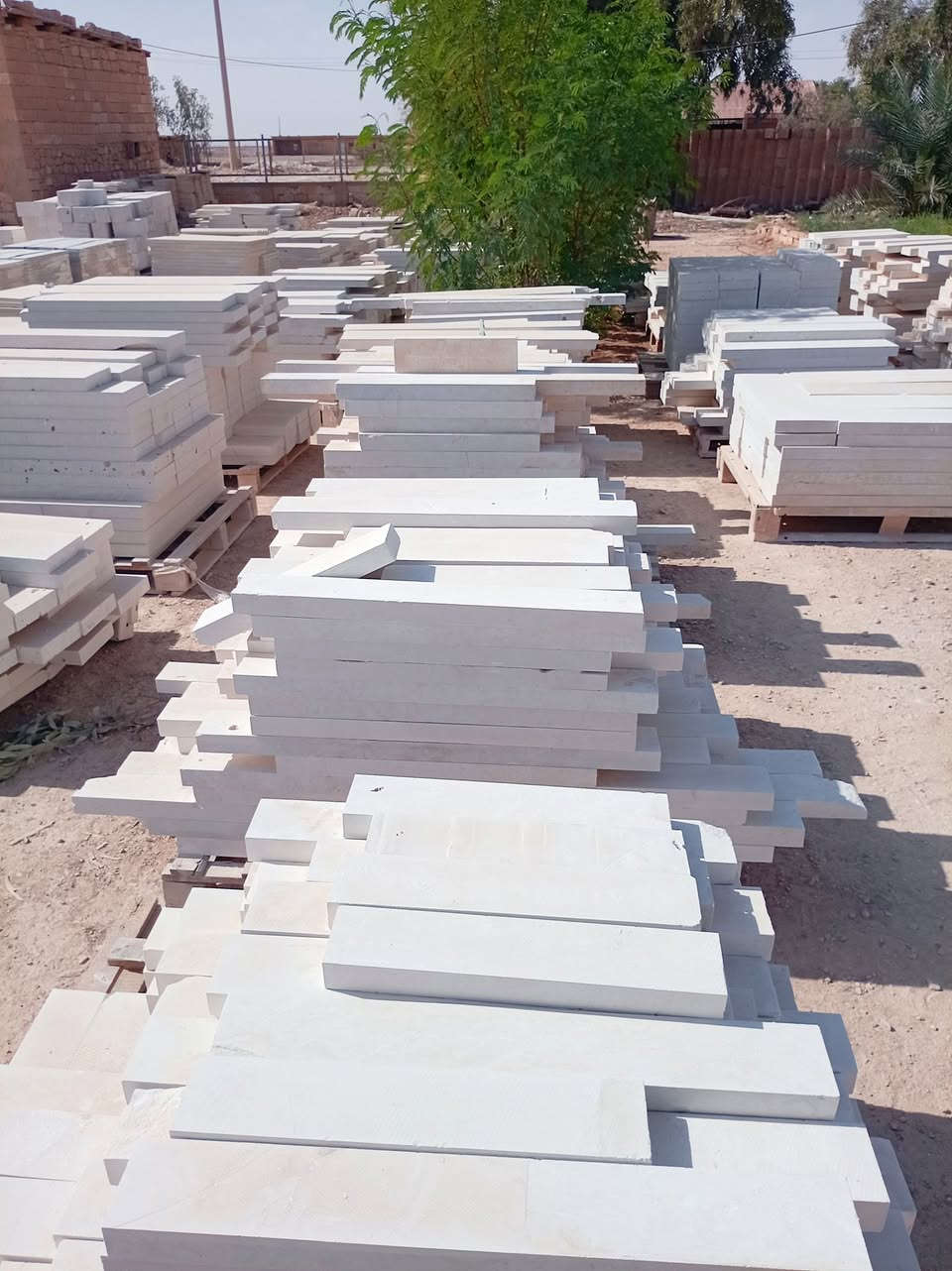 شركة كلالة الصناعية _ معمل حجر الحقلانية 
نحن فخورون بتقديم اجود انواع الحجر الطبيعي ونعلن عن؛ 
✅ قدرة كاملة على تجهيز مشاريع القطاع العام والقطاع الخاص بكافة الكميات والمواصفات.
✅ الجودة العالية والسعر الأنسب يجتمعان لدينا لتوفير حجر بكفاءة عالية وتكلفة مثالية.
✅ توفير  قياسات مختلفة تلبي احتياجاتكم المعمارية.
​📍 الموقع: الأنبار - حديثة - الحقلانية 
📞 للتواصل: ***********
​#حجر_الحقلانية #حديثة #الأنبار
