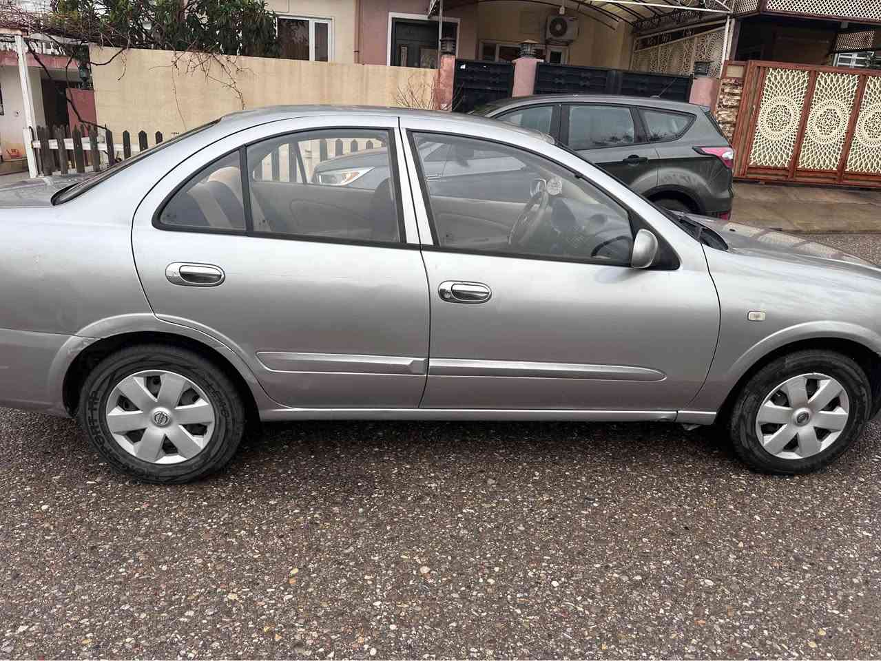 نیسان  صه نی کۆرئ مۆدێل ٢٠٠٩ ناو زەرد .دووپارچە بۆياخ بۆنیت و چاملخی لای سەکن. تۆزێک کاڵبونەوەی هەیە. سەنەوی تا ٢٠٢٨ تازەیە. ٨٢ گەڵا و معامەلە.
***********
*********** كويسينجاك, أربيل
