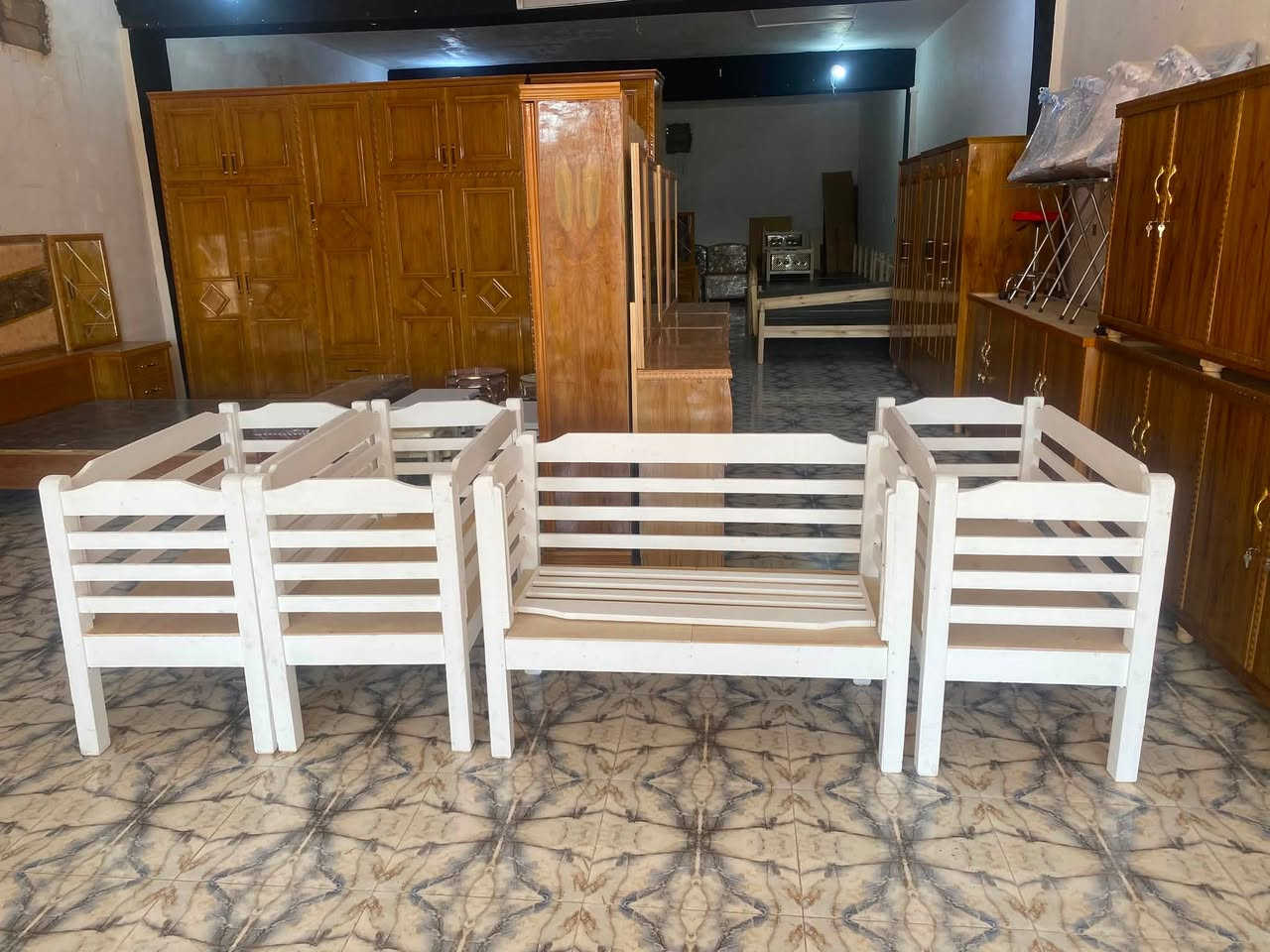بفضل الله وصول سرير نفر      معرض طارق الحياوي للأثاث
نوفر لكم تشكيلة مميزة من:
1-🛏️ غرف نوم راقية  
2-بوفيات جميع الفصالات والقياسات
3-قناصير  2ابواب 
4-ميز مجارت
5-جزامات
6-كرويتات 
7-ميز حدائق 
8-طبلات 
9-كراسي دوار متحر 
10-تخت ابو النفر  ألوان 
مستعدين لتجهيز كافة الفصالات حسب الطلب 

💯 جودة مضمونة  
الاستفسارات 📞📞
طارق ابو محمود 
***********📞📞
***********📞📞
احمد.  واتساب 
***********📞📞

الموقع :السايدين  الرئيسي.  مجاور المستشفى ابن سينا الأهلي.   
معرض طارق الحياوي الأثاث 
📍 زورونا وعيشوا تجربة مختلفة في اختيار أثاث منزلكم

✨ بانتظاركم... أهلاً وسهلاً بكم
