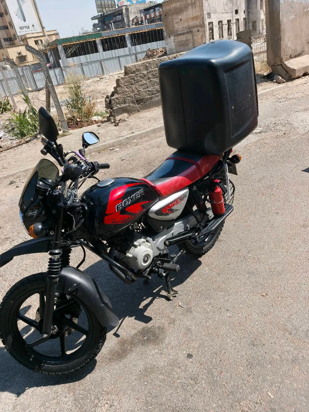 سلام عليكم بوكسر جبلي موديل 23 دراجه نضيفه تجي وشوف مكينه مجفته تجفيت جديد تايرات جدد رقمها دياله مشروع وطني مكينتها ناعمه دراجه حلوه (السعر مليونين و200) التحلويت ثاني يوم الشراي يتصل (***********) مكاني بغداد كراده