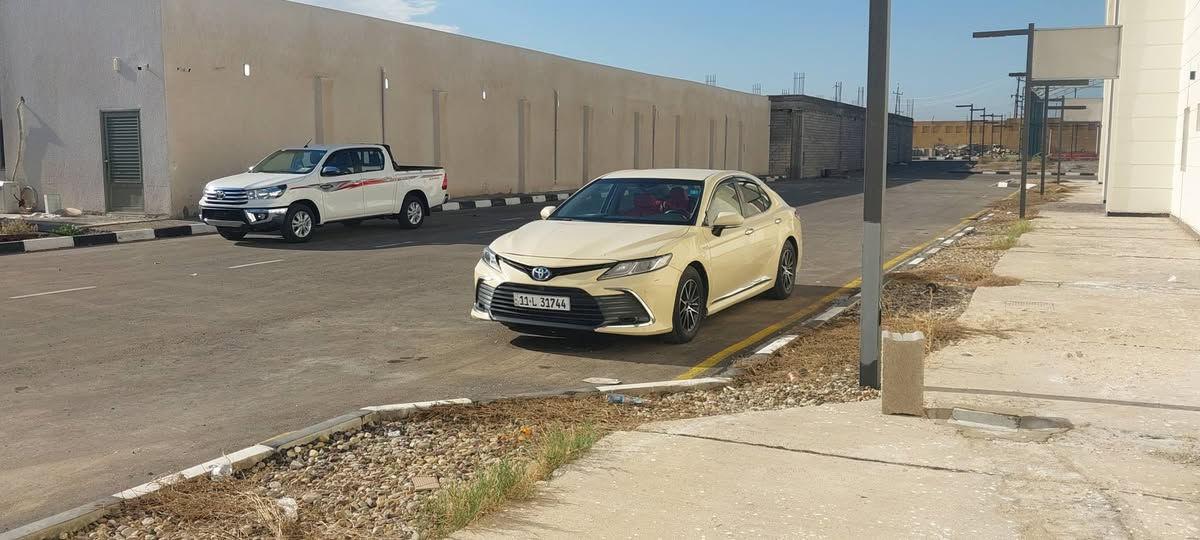 🚗 تويوتا كامري 2020
📌 مسجّلة 2022 – تكسي دبي سابقاً
🎨 لون بيج راقي
🛣 ماشية 117.000 كم حقيقي
✅ السيارة نظيفة كلش
✅️حساس ظغط الاطارات 
✅ ما بيها أي عطل أو إشعار بلشاشه 
✅ صبغ عام بس علمود إزالة الملصقات مال تكسي 
⚙ المكينة + التبريد + البطارية ميّة بالميّة
🔁 كير أوتو 
🚗  مري أوتو 
🎮 أوضاع القيادة:
إيكو – سبورت – منوال
🪟 4 جام أوتو (دوسة وحدة ينزل ويصعد للنهاية)
✨ هاند بريك بصمة
✨ أوتو هولد
✨ بروجكترات عدسة (قيمتها 150$)
✨ داخلية حمرة
✨ رقم بغداد خصوص
📍 المكان: الكاظمية
💰 السعر: 1️⃣4️⃣8️⃣
تواصل ماسنجر او الاتصال 
📞 للتواصل: 0️⃣7️⃣8️⃣8️⃣7️⃣7️⃣0️⃣0️⃣0️⃣7️⃣8️⃣
*********** بغداد, العراق
