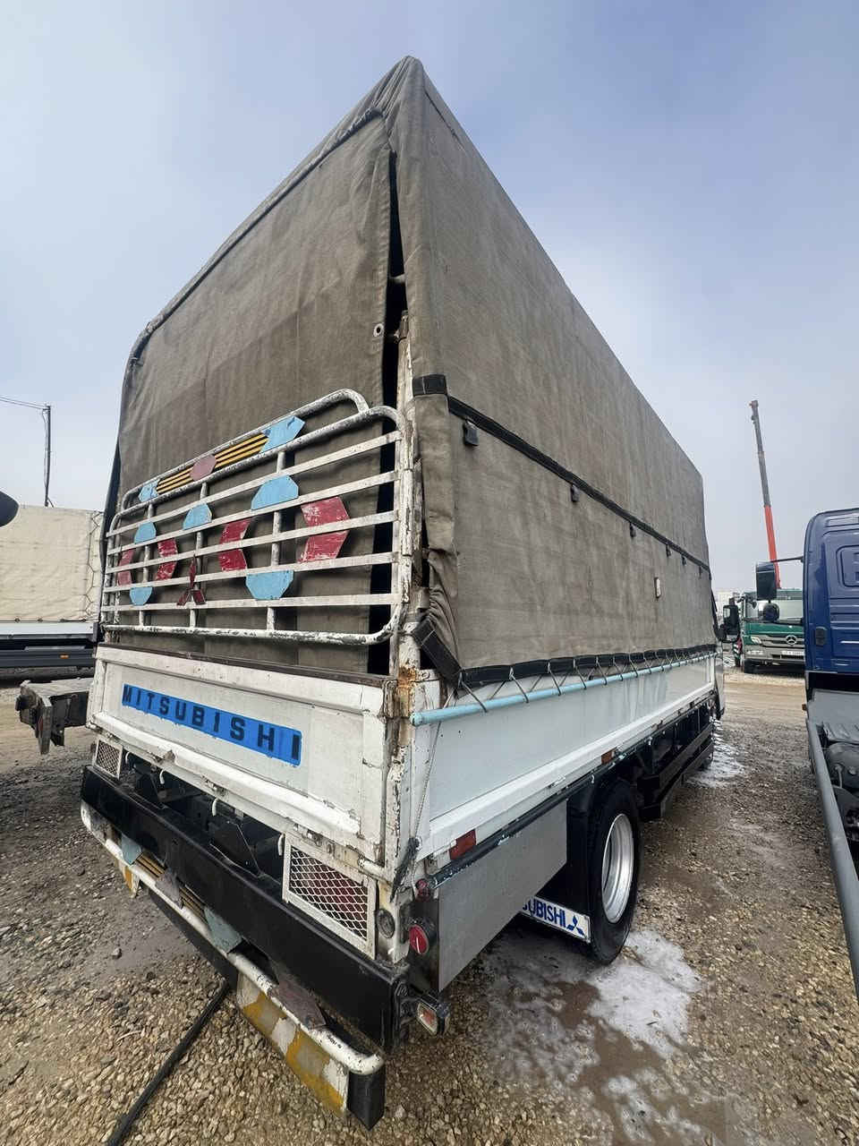 السلام عليكم اخوان كنتر للبيع 2012 
السياره كير مكينه كله بشرط تايرات 17 ونص 
سنويه جديده لل 2029 تنتهي السياره خير من الله من كير ومكينه لا تنقيص ولا تبخير بيها بشرط اكسل بشرط كله كله تانكي 200 جادر دوشمه مكينه 104 المرغوب ثلاجات جاهزه علا 180 درجه السياره خير من الله
وبل نسبه لصبغ باب السايق بيها فقط سعر 185 سعر مناسب حيل مكاني سليمانيه معرض طاسلوجه ذمه بركبتكم المو شراي لا يتصل غير متواجد عل فيس ***********
