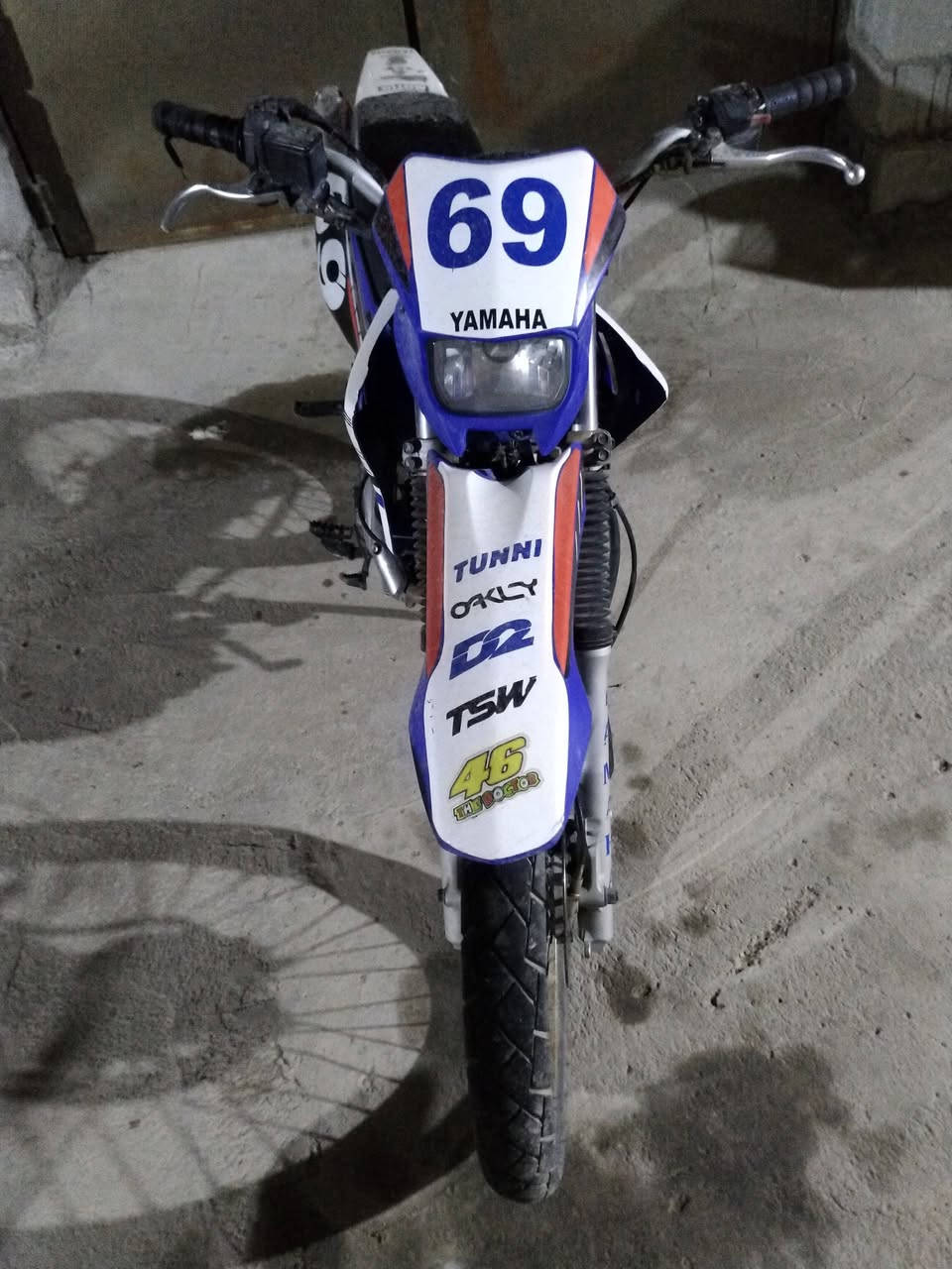 قفاز يابني يومها بلاديه مابيه كل نقص مكينه خرسه صلانصه صوت كهربيات كله شغاله وبلاد مابيه اي نضح او نقص ورقت الرنبه ومكاتبه فقط اوراق اليبان هم وياه السعر مليون وربع بيه مجال حك لجيه *********** مكان كربلاء
