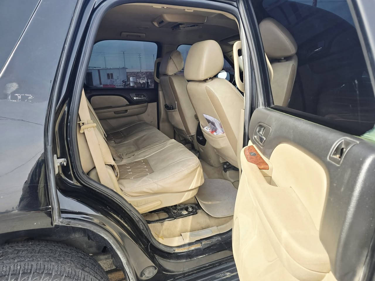 تاهو ٢٠٠٨ ادوات خليجيه    داخل عسلي مكفوله من الضربه والكص والسرقه
متومه طبق الصل 
تبريد شغال
مكان سياره ميسان 
السعر ٩٠
***********
