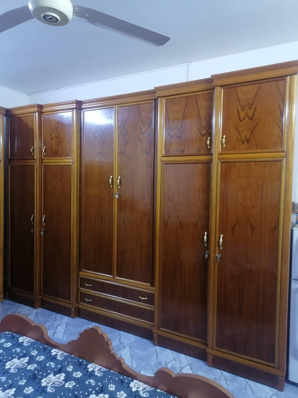 غرفة اخشاب حطاطه مصار فتره من اخذتها للبيع للاستفسار الاتصال ***********
***********
