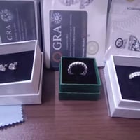 حجر موزانايت • ٣ قطع • للبيع