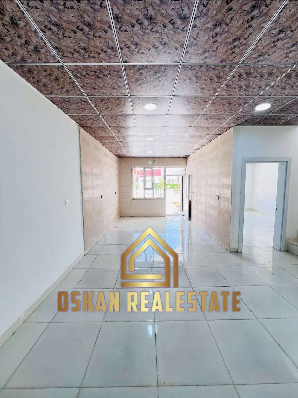 🏡منزل للبيع في شقلاوة مساحة 160m2 طابق واحد وبيتونة
☀️الواجهة شرق
✅مدخلين مدخل للاستقبال ومدخل للمطبخ
✅غرفة استقبال إطلالة عالحديقة 
✅غرفتين نوم
✅منورين 
✅مطبخ مفتوح على غرفة المعيشة
✅بيتونة 
✅حديقة 
✅گراج 
المنزل عقد استثمار حاله حال الطابو يتسجل باسم كل عربي يحمل الجنسية العراقية 
للاستفسار يرجى الاتصال عبر الواتساب***********
