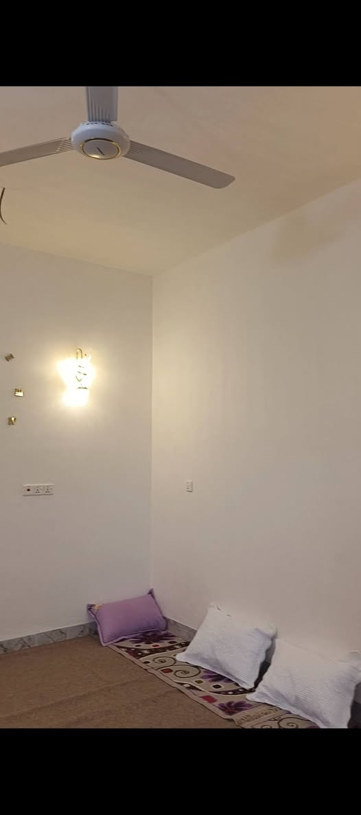 دار للبيع الزعفرانية شارع الكهرباء شارع اسواق السلام بالزراعي
البيت شغل جديد المساحة ١٥٠ متر بناء طابوك الاساس رفت ملبوخ كامل مناقصة اي شي وبي فنيات كلش هواي بالكهرباء والصحيات والتصميم اذا اكتبهن ميخلصن ، الخارطه تصميم تركي يعتمد على تصميم بيت عصري ونفه ويجمع الاناقة والراحه ، واجه ٧.٥ ونزال ٢٠
كلشي موضح بالصور
يحتوي على كراج جبير يشيل اكبر سيارة  ومرتاح ، صحيات خارجية استقبال معزول مطبخ مفتوح على الصاله ممر وغرفه نوم وصحيات داخلية ومنور بيتونه كامله مع صحيات طابق ٢ السطح اشتايكر مع البيتونه الستارة تقريبا ارتفاع ٢ متر الارضية بورسلين الكراج بورسلين حامضي البيت كامل على اخر حباية
الارض عقد ١١٧ اطيك اوراق كاملة مال صاحبها الشرعي + وكاله من المحكمة بالارض
السعر ٨٥
للتواصل ***********
