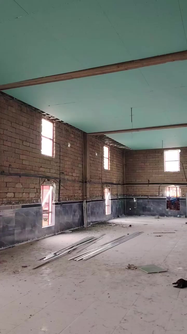 السلام عليكم ورحمة الله وبركاته
تخيّل…
سهمٌ بسيط منك اليوم،
يكون نورًا لك في قبرك، ونجاةً لك يوم القيامة.
جامع البيروتي يناشد أهل القلوب الرحيمة 🤍
نريد أن نُكمل بيتًا من بيوت الله، ليبقى شاهدًا لك لا عليك.
سنباشر بإذن الله بعمل الجبس بورد لسقف المسجد على شكل أسهم،
وجعلناها صدقة جارية لكل من يريد الأجر الذي لا ينقطع.
🔹 عدد الأسهم: 200 سهم
🔹 قيمة السهم: 50,000 دينار فقط
كل صلاة تُصلّى هناك… لك منها نصيب
كل آية تُتلى… لك أجرها
كل ساجد يضع جبهته لله… يُكتب لك مثل أجره
قال رسول الله ﷺ:
"من بنى لله مسجدًا بنى الله له بيتًا في الجنة."
📞 للتواصل: ***********
💳 الماستر: 5819424507
لا تفوّت الفرصة…
ربما هذا السهم هو ما يثقل ميزانك يوم الحساب.
ساهم… وانشر،
فلعلّك تُنقذ نفسك وغيرك من الغفلة،
والدالّ على الخير كفاعله
