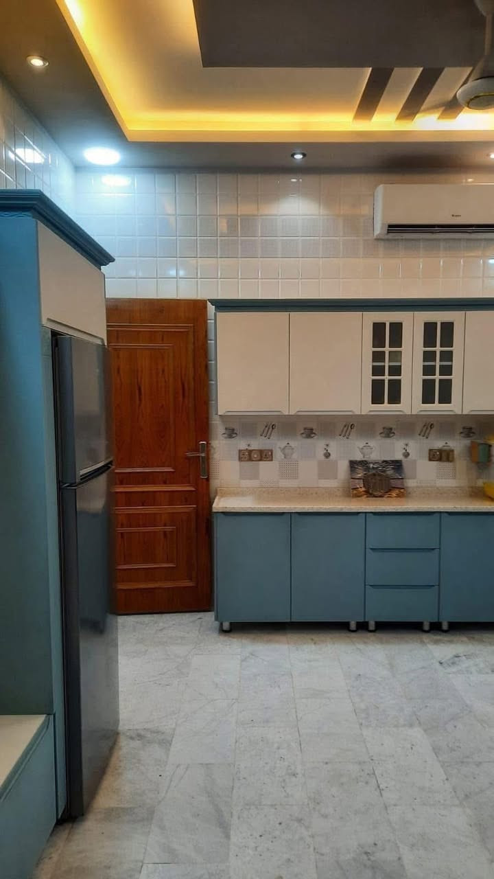 ⭕️تسلس:1100
🟢دار للبيع  في الفلوجة  _ حي الشهداء الاولى المنطقة المقابلة لملعب نادي الجولان الرياضي 🏡
            
                     📢 على بركة الله 📢
📍نوع الملك = طابو صرف سند       
📍المساحة بالسند= ١٦٦  متر
📍المساحة واقع الحال تقريباً : ٢٢٧متر
📍الابعاد : ١٣❌ ١٧،٥ م
📍 ركن شارع = ١٢م ❌١٠ م
📍بناء طابوق ٢٠٢٣
🔷الدار بناء  درجة اولى 

🟢مشيدات الدار للطابق الاول 
غرفة نوم واستقبال وصالة ومطبخ حار+بارد ومنور وصحيات وحمام 
🟢مشيدات الطابق الثاني
ثلاث غرف نوم وصالة وصحيات 

✳️سعر بيع العقار : ٣٤٠  مليون دينار قابل للتفاوض

🟢مكتب دجلة الهندسي للعقارات حي الجولان قرب صناعة الجولان للسيارات مجاور سوبر ماركت الهلال
للاستفسار الاتصال
***********  
‏‭ *********** 
***********
