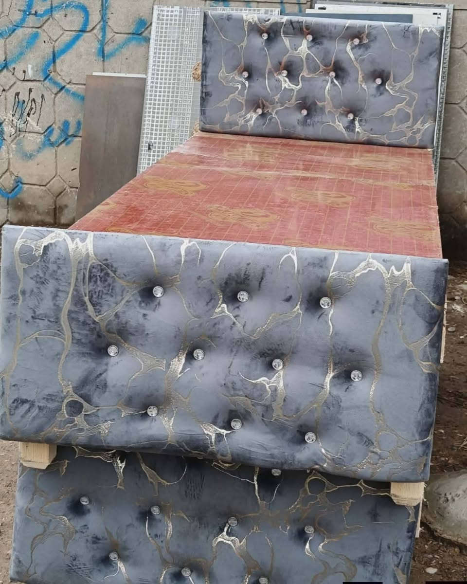 تخت نفر جديد #السعر50الف متوفر توصيل.فقط
شرط اذا ما نفس الصوره والمواصفات يرجع 
للحجز ارسل العنوان ورقم خاص


**إذا كنت صاحب هذا الإعلان وتريد حذفه لأي سبب، رجاءا أرسل رسالة إلى الدعم الفني**