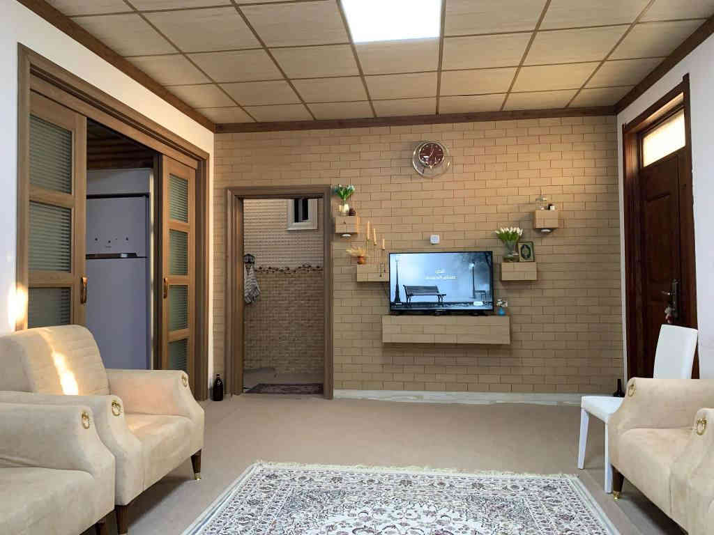 خانوو لە گەڕەکی ناوگردان سەر شەقامی 100مەتری نزیک پردی تانجەرۆ
ڕووبەری 110م 10 بە 11 نرخی 260 وەرەقە
خانووەکە پێکهاتووە لە 
2 نووستن
هۆڵێکی گەورە
مەتبەخ
مشتەمەلات
گەراجێکی دفن
هەورەبان
*********** السليمانية, العراق
