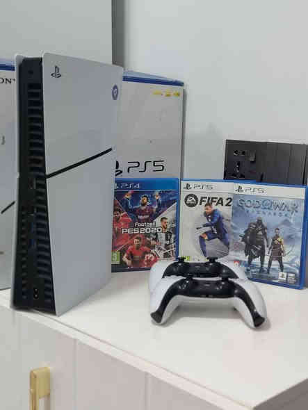 بلي 5 مستعمل نضيف نضافة 90٪ ويا جوستكين شغالات مابيهن شي عدا واحد من الجوستكات بي الكير عطلان تصليحة خمسة او عشرة ويا ثلاث اقراص فيفا 23 وبيس 20 و GOD OF WAR راغنروك نسخة الفايف البلي مستعمل قليل واضمنه من اي عطل بي او فتح. السعر نهائي رقم التواصل *********** البصرة
