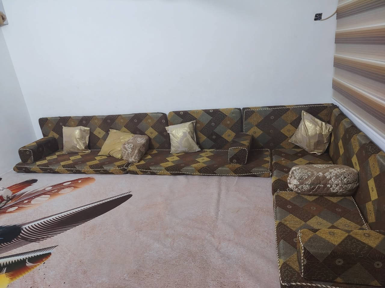 ديوان للبيع
سعره 135 وبي مجال قليل
شراي خل يتصل ***********
