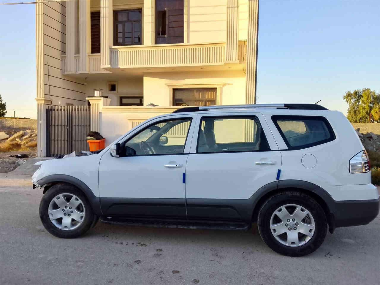 سلام عليكم مهافي 2013
خليجي 6سلندر سبه راكب فول مواصفات 
رقم انبار الدولي بيها حادث وبيع على وضعهة 
شغالة وتمشي سابقاً مكفولة ممتواجد ع نت 
*********** السعر 103وبيها مجال
