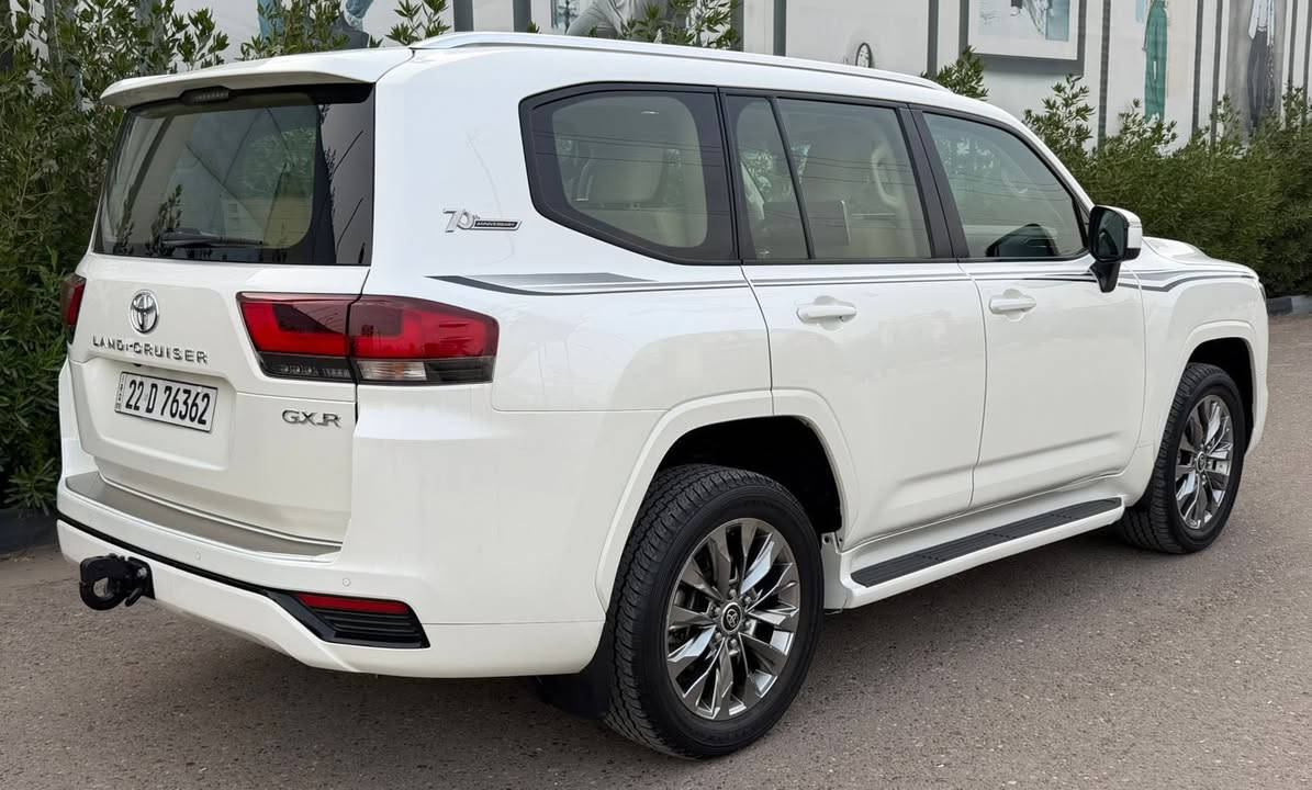 لاندكروز 2022 ساز مكفوله من صبغ والتبديل والبارد سياره جديده ماشيه 61 الف فول مواصفات محرك 6 سلندر 4000 بيه ملاحضه بل جاملغ الخلفي والباب شي بصيط واكع عليه تيزاب باتري مكانين زغار وكع لكير ماله وموجود بل منشور لفديوو مال لملاحضه 
العنوان بغداد الاعضميه 
السعر ...570..قفلها 
***********
