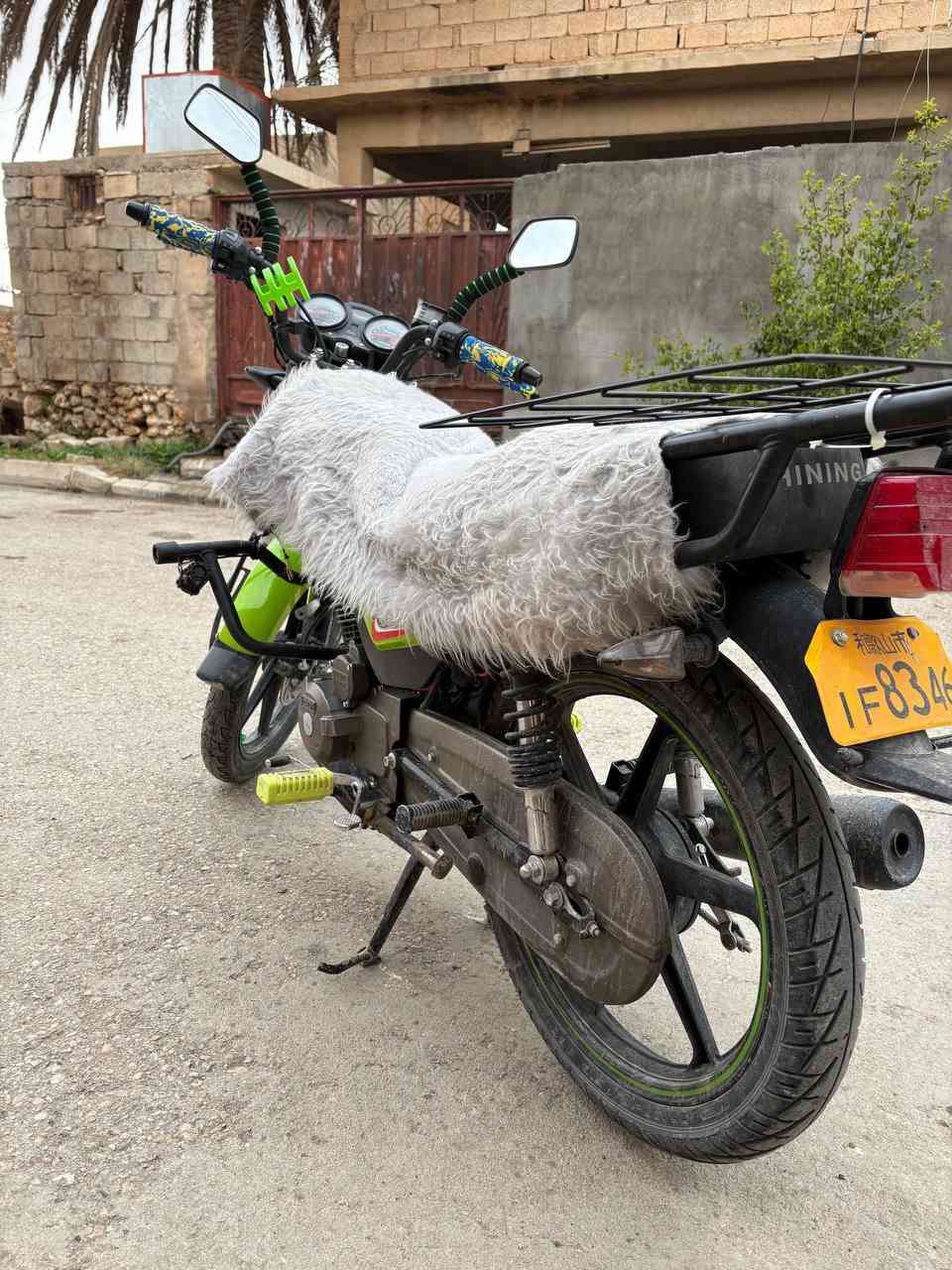 سلام عليكم 
شينك للبيع بعده جديد مابي اي نقص كامل 
نعومه حيل حلوه ومحركه فول 
السعر 900
عنوان رأوه 
الاستفسار ***********
