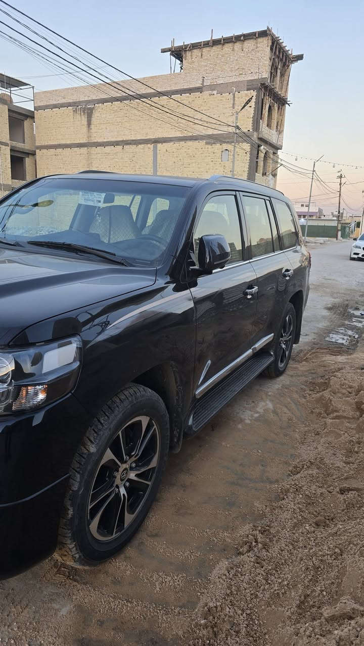 السلام عليكم
لاندكروز ٢٠٢١بريم اصل بسمي تخم إطار دلوب بيها جديد السياره جديده بيها شخط من صفحه اليمين مال خباثة للاستفسار
***********
