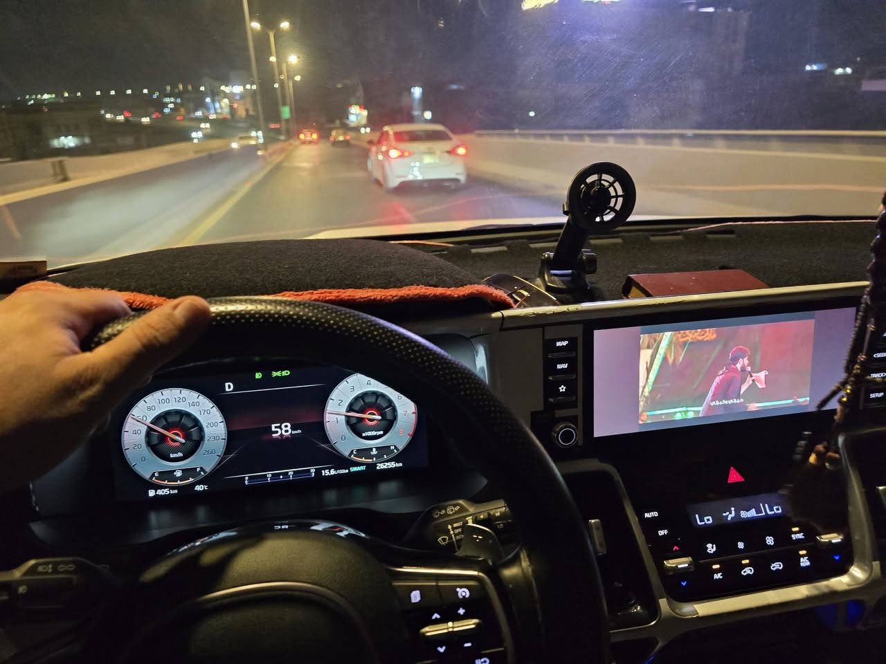 كيا سورنتو 2023 (خليجي) 6 سلندر 7 راكب فول مواصفات 1/1مكفوله سياره ماشيه ٦٠   الف  كيلو رقم اربيل الجديد تحويل مباشر تريد وكالة اي،شي حاضر بسم شركة ابواب الرحمه البصرة   كير و محرك بشرط علا وضع الشركة 

سقف بانوراما
بصمه تشغيل وابواب
كير ماوس
كشنات جلد
تدفئه تبريد كشنات 
شحن بالكشنات الامامية 
تحكم كشن جنب السائق كهربائي 
صندوق كهرباء 
هاندبريك بصمه
شاحن وايرلس للموبايل
بردات خلفيه
مقاعد الاماميه كهرباء
شاشه كبيره كار بلي 
اناره محيطيه سبعه الوان
شفتات ستيرن 
ويل كب حجم 19
اربع وضعيات قياده (ايكو. كومفورت. سبورت. سمارت)
فول تحكم ستيرن
حساسات امامي +خلفي
اناره ترحيب عند الاقتراب
كامره خلفيه دواره اربع كامرات 
مري شفط
تركشن كونترول + مانع انحدار +اوتو هولد
7راكب 
ثلاث قطع تبريد +تبريد بيانو منفصل
ثلاث عدسات لايت +لد
تشغيل عن بعد
دكسات شركة مبدل جديد 
تخم تاير جديد 
السعر ٣١٥ بيه مجال قليل 
مكاني بصرة 
*********** واتساب فقط 

ملاحضه جدا بسيطه ما مبينه نهائيا بدون بارد او سحب او شي قدر نصف اصبع او اقل بدون صبغ او شي نهائيآ
