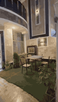 السلام عليكم بيت بشعب مربع ضبط بضهر كلية الامام الكاضم مربع مدرسة غمدان الفرع الاول المساحة ١٥٠ واجهة٧ونص ونزال ٢٠
استقبال ومطبخ حار وبارد وصالة وداخلهة شلال وغرفة نوم
طابق الثاني ٣ غرف نوم وصحيات وطابق الثالث غرفة سندويج ومخزن سندويج يعني مخزن وغرفة طابق الثالث للبيت كلة جديد 
***********
