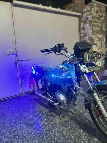 موطور ايراني للبيع موديل2024 نضيف 80‎%‎مكاتبه الموطور موجوده السعر خاص الرقم موبايل ***********
