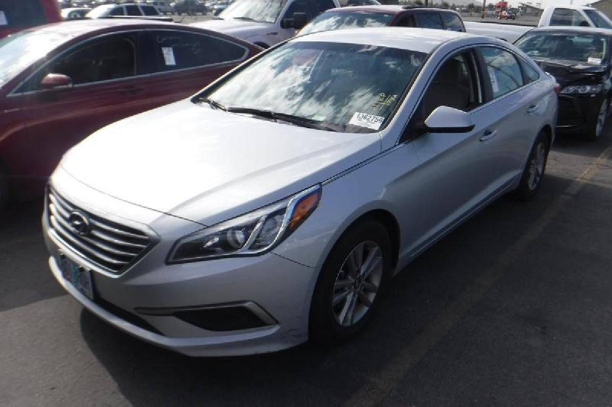 سلام عليكم للبيع سوناتا موديل 2016 وارد امريكي  حادثها موضح بالصورة   سونار موجود بالصور جاملغ خلفي  مصبوغ باب خلفي  والباقي بدون دواخل   محرك2400 كير تبريد حداديه تمام شاشه كامره خلفيه تحكم ستيرن نضام أيكو+نضام أيكو مثبت سرعه سياره جديده رقم بغداد سنويه مجدده  تحويل بسمي  سعر ١٢٥ مجال كلش قليل***********/عنوان ديالي
