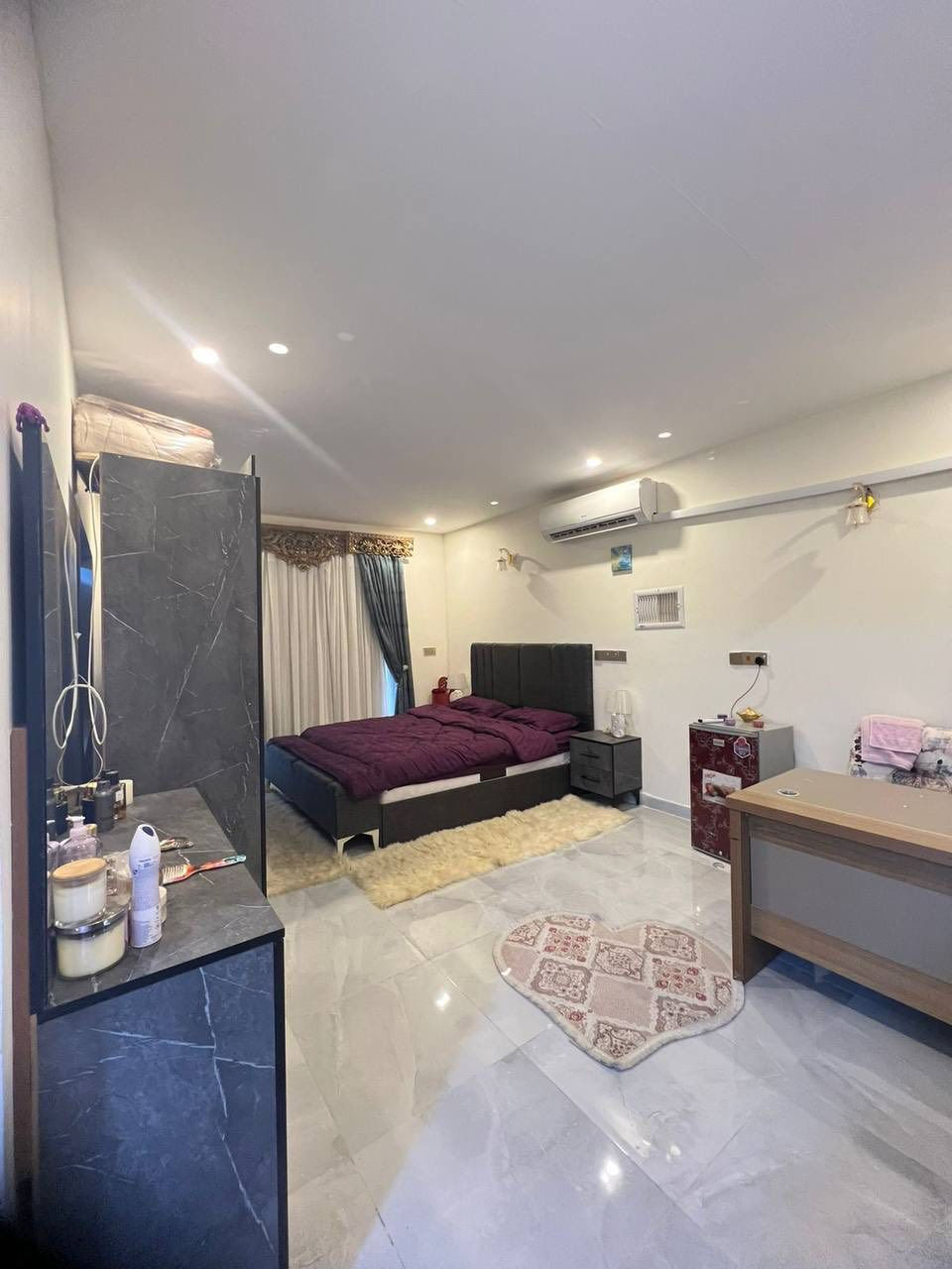 #اوزال_ستي 
بيت للبيع في أربيل مجمع اوزال ستي 
المساحة 172م
يتكون 4غرف نوم 
استقبال 
مطبخ 
مجموعة صحية 
السعر : 8 دفاتر بي مجال
يبقى 15 مليون للشركة شهريا 250 الف

رقم الاتصال او واتساب
***********
***********
