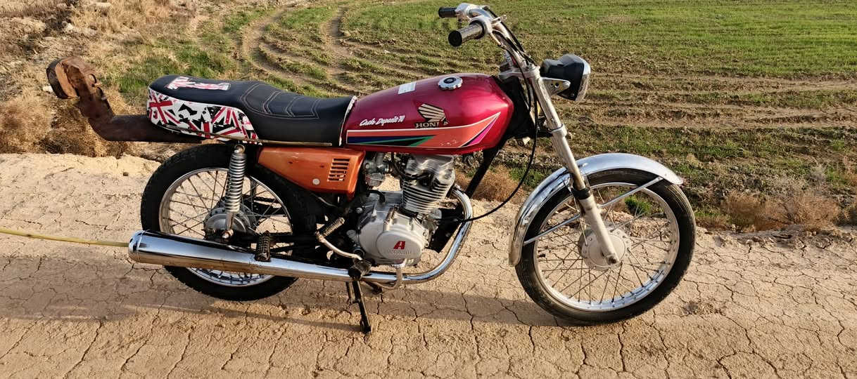 سلام عليكم
هاي الحلوه للبيع الغراض 25 وشاصي 17 بدون اوراق والمحرك نضيف السعر خاص او تتصل 
‏‪***********‬‏
