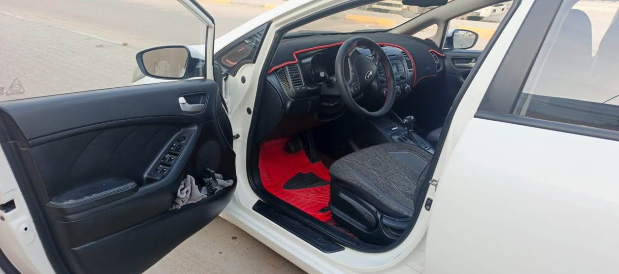 السلام عليكم 
سيراتو  مديل 14 السيارة كفاله ضربه وصبغ وتبديل عدا بارد بيها خفيف شوف العين رقم بصرة بأسمي شرط التحويل السيارة جاهزه ماشيه 177 الف اي نقص ما بيها السعر 125 للاستفسار اتصل على *********** البصرة, العراق
