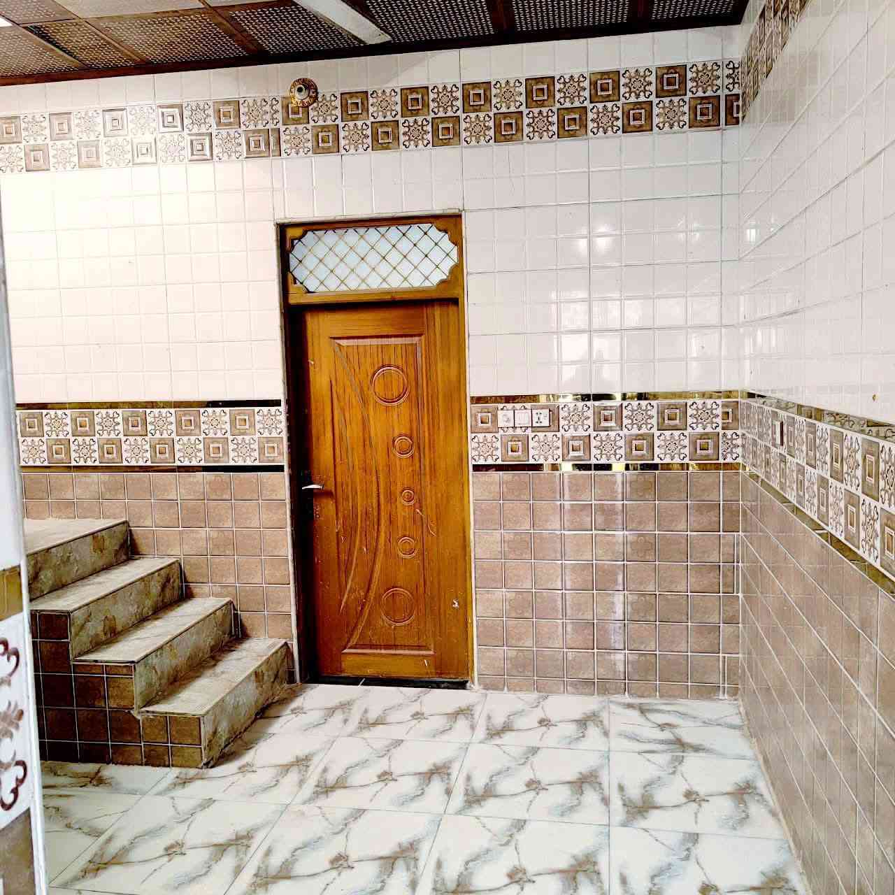 يا الله بيت لليجار 100م سعر اليجار 200الف 

البيت يحتوي 
العنوان نجف الاشرف
 مقابل قرية الغدير الاولى شارع الصب عمود 270 للستفسار
***********
