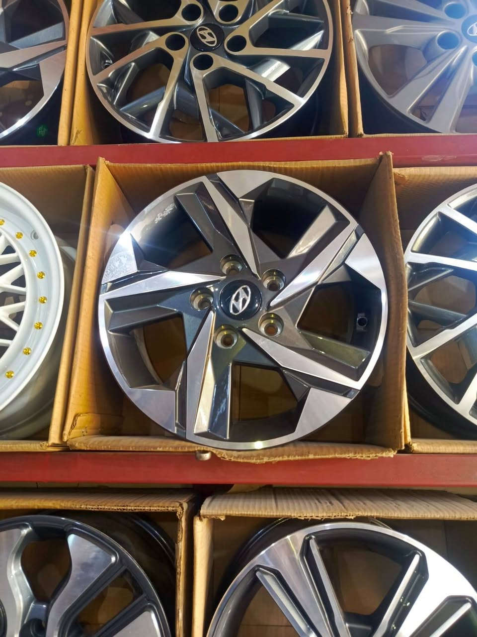 السعر 170 مقدمتها 75 وقسطها3$
🔻بصمة تشغيل ابواب وصندوك
🔺فتحة سقف ( سلايد روف ) 
🔻محرك 1.6  
🔺كاميره امامية خلفية دوارة
🔻رادارات 360 درجة ( امامي جانبي خلفي ) 🔺تمنع التصادم الامامي والجانبي والخلفي
🔻التحذير عند فتح الباب 
🔺دشبول شاشة 4 وضعيات للعدادات
🔻 3وضعيات قيادة ( عادي سبورت ذكي ) 
🔺مثبت سرعة ذكي ( التحذير عند مغادرة المسار )
‏🔻 Auto Hold التوقف لفترات قصيرة
🔺الهاند بريك بصمة
🔻شاشة حجم كبير تدعم نظام الابل كار بلي 🔺والاندرويد اوتو بدون كيبل يربط التلفون واير ليس و GPS  
🔻شحن واير ليس 
خزن ميموري
🔻نظام الصوت Bose عدد السماعات 8 
🔺تشغيل عن بعُد 
🔻المراية الجانبية كهرباء اشاير بالمري 
🔺اضواء ترحيب عند الاقتراب 
🔻لايت لد 3عدسات  
🔺كشنات جلد السايق كهرباء 
🔻نقطة عمياء
🔺تدفئة بالكشنات
🔻لد متغير الالوان ١٢ لون على طول الدشبول
🔺كير اوتماتيك و S وعادي 6نمر
🔻تحديد مسار وقيادة الية والسياقة على خطوط 🔺الشارع في حال الاجتياز تنبهك
🔻مانع انزلاق ومانع تصادم
وبدون ايرباك السيارة وبدون اي دواخل. بعد بيها هواي مواصفات

للإستفسار واتساب ***********
