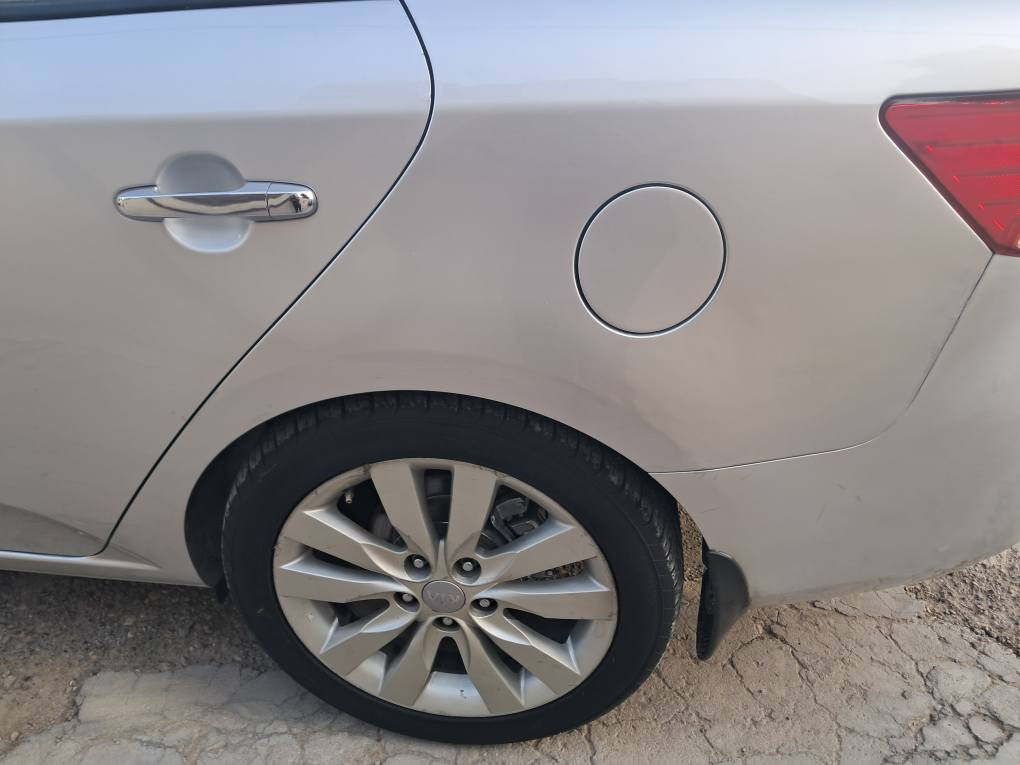 السلام عليكم كيا سيراتو  2013 خليجي لون سلفر بيها صبغ جاملغ خلفي كير او محرك مكفولات محرك 1600 السعر 110 ورقه معروضه الاتصال *********** التحويل مباشر بغداد, العراق
