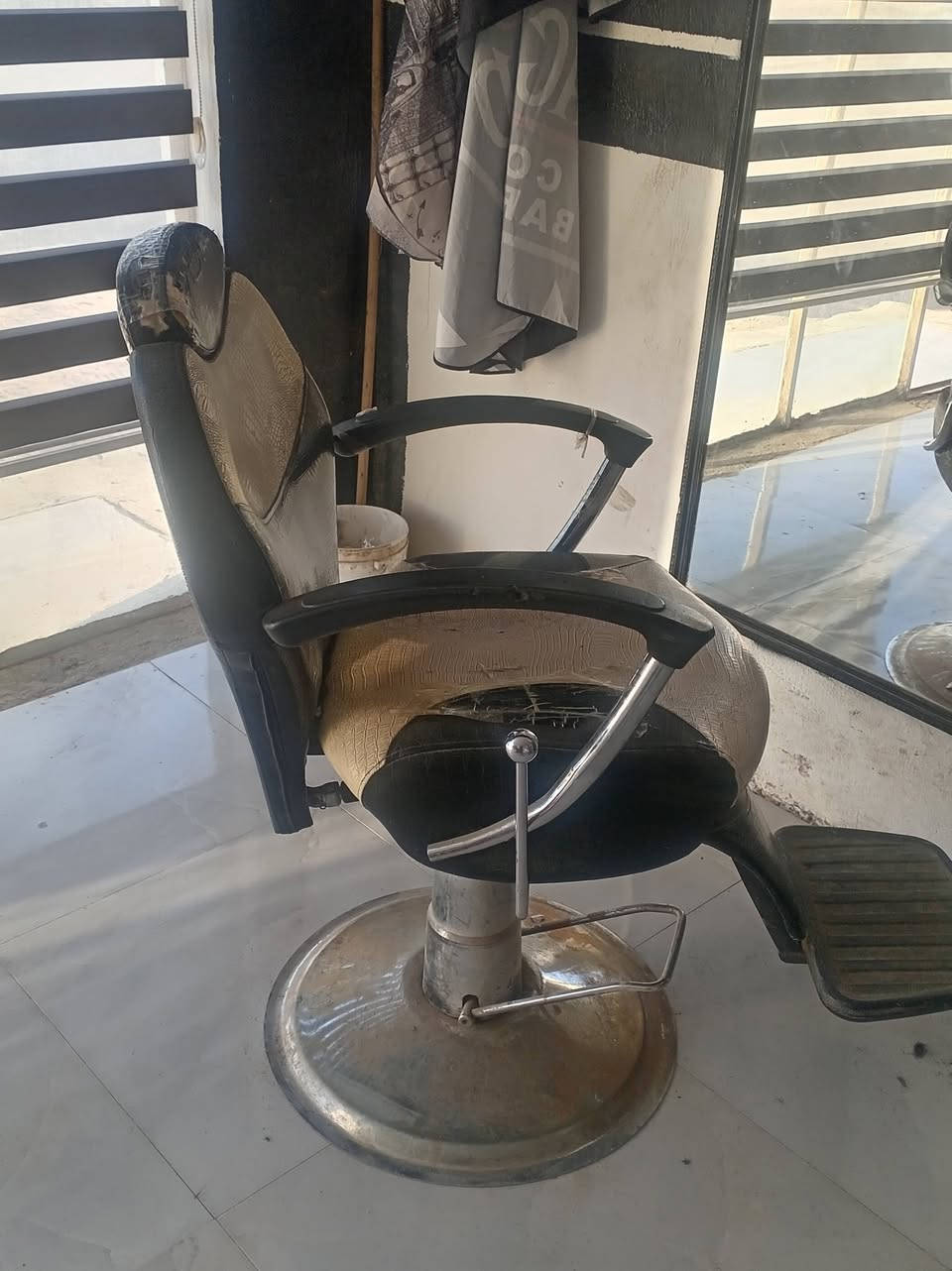 كرسي مستعمل للبيع السعر ١٠٠ وبيه مجال المكان الحله. الحمزه الغربي


**إذا كنت صاحب هذا الإعلان وتريد حذفه لأي سبب، رجاءا أرسل رسالة إلى الدعم الفني**