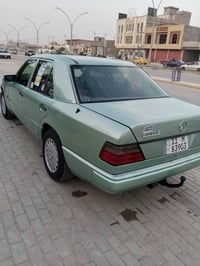 مرسيدس ٣٠٠E • ١٩٩٢ • رقم بغداد