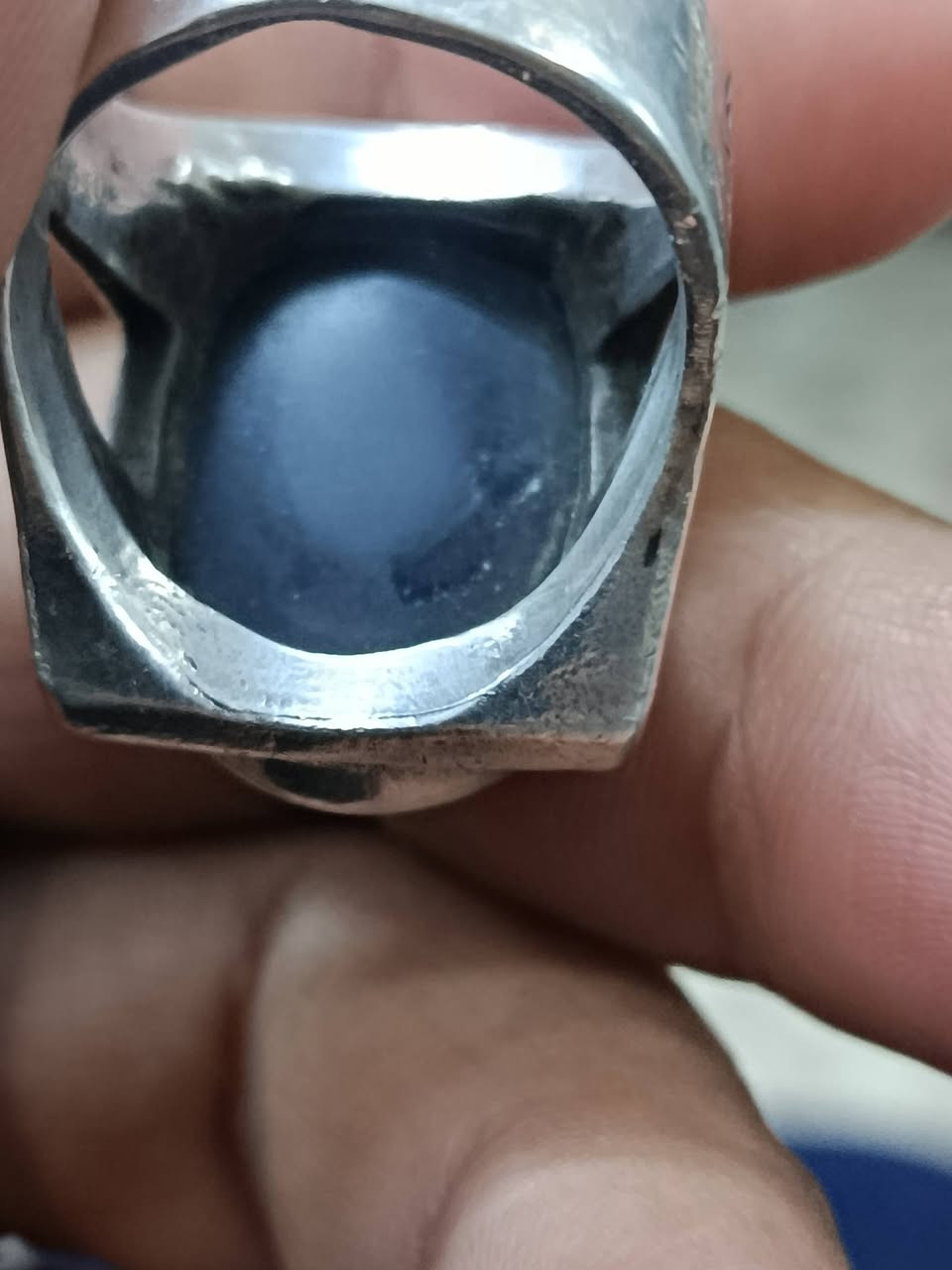 شفه يماني قديم صياغه ثقيله 
مخطوط حرز سيد علي القاضي عله الفضه 
قياس 26 
حجره خشنه 
السعر 200 الف 
***********
الامين الثانيه
