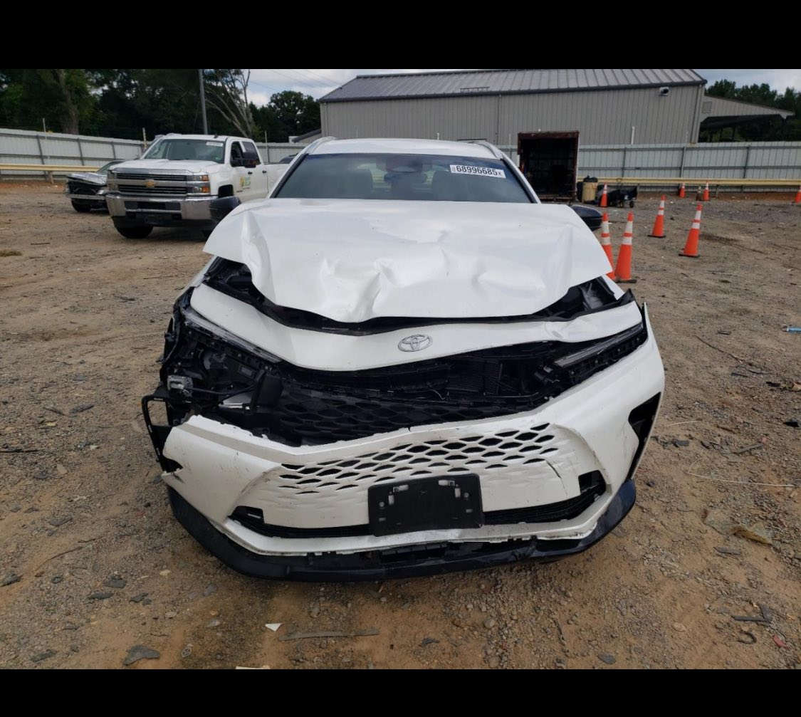 كراون موديل 25 XLE ماشيه 17 السياره حاليا بالميناء ترهم كتاب شهداء
ابيع السياره بفلوسه بسبب الكمرك السعر 227$

***********

***********
