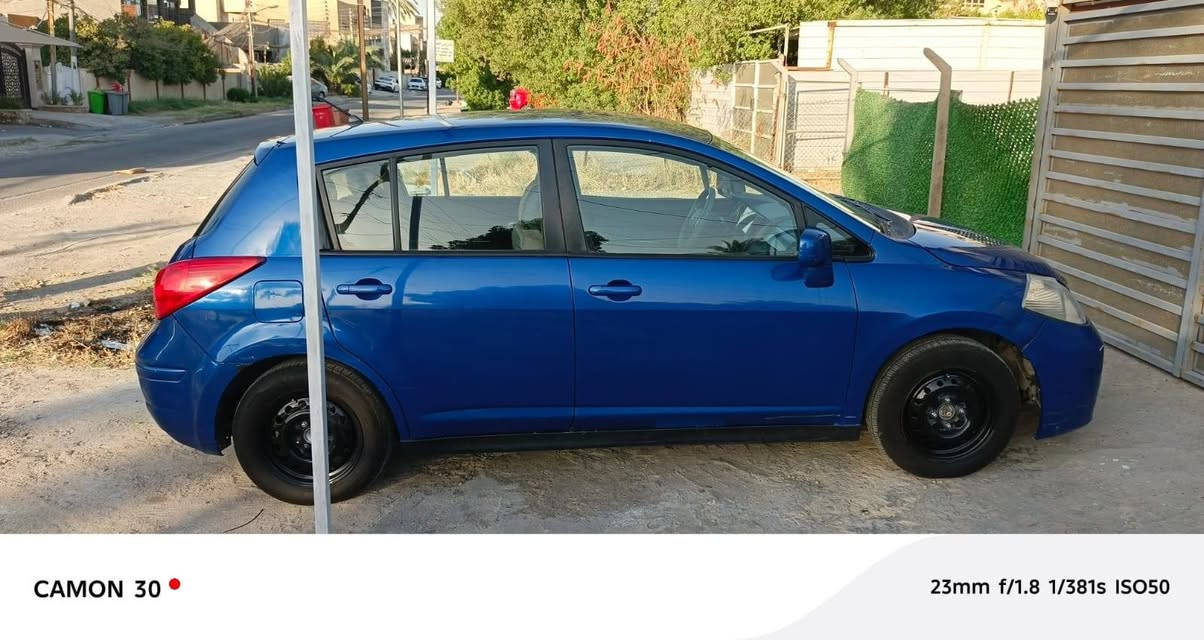 سلام عليكم نيسان فيرسا 2009 رقم دولي هزتها جديدة سنوية جديدة  محرك كفالة 1800 كير at صدر امامي خلفي جديد تخم تايرات جديد تبريد شغال مصبوغة حزام القمارة بدون صبغ اثر جراد بدون حادث وبدون دواخل حادثها الجاملغ جهه اليسار كهربائيات شغالة سعرها 68 بيها مجال بسيط.
العنوان العامرية العمل الشعبي.
للاستفسار ***********.
