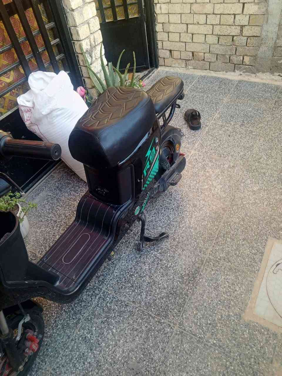 سلام عليكم درجة شحن للبيع R9 بيهاا خدوش بسيطه وسعر 300 وبيهاا مجال ومستعجل عله بيعتهاا 
رقمي *********** تواصل وتساب
