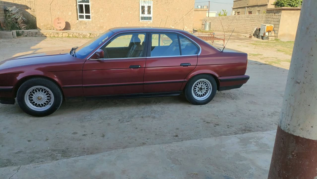 السلام عليكم
 (سيارة للبيع BMW)
حجم 520 موديل( 1991) گير عادي محرك كبس صبغ عام جمالية فقط  بدون معجون بدون تبديل شرط ومحرك وگير شرط فتحة سقف جامات كهربائي اثنين رقم نينوى ألماني سنوية لحد (2027) سيارة بأسمي تحويل مباشر كابون بانزين كامل السعر (53) وبيها مجال للاستفسار اكثر تواصل خاص او على الرقم التالي
 ***********

