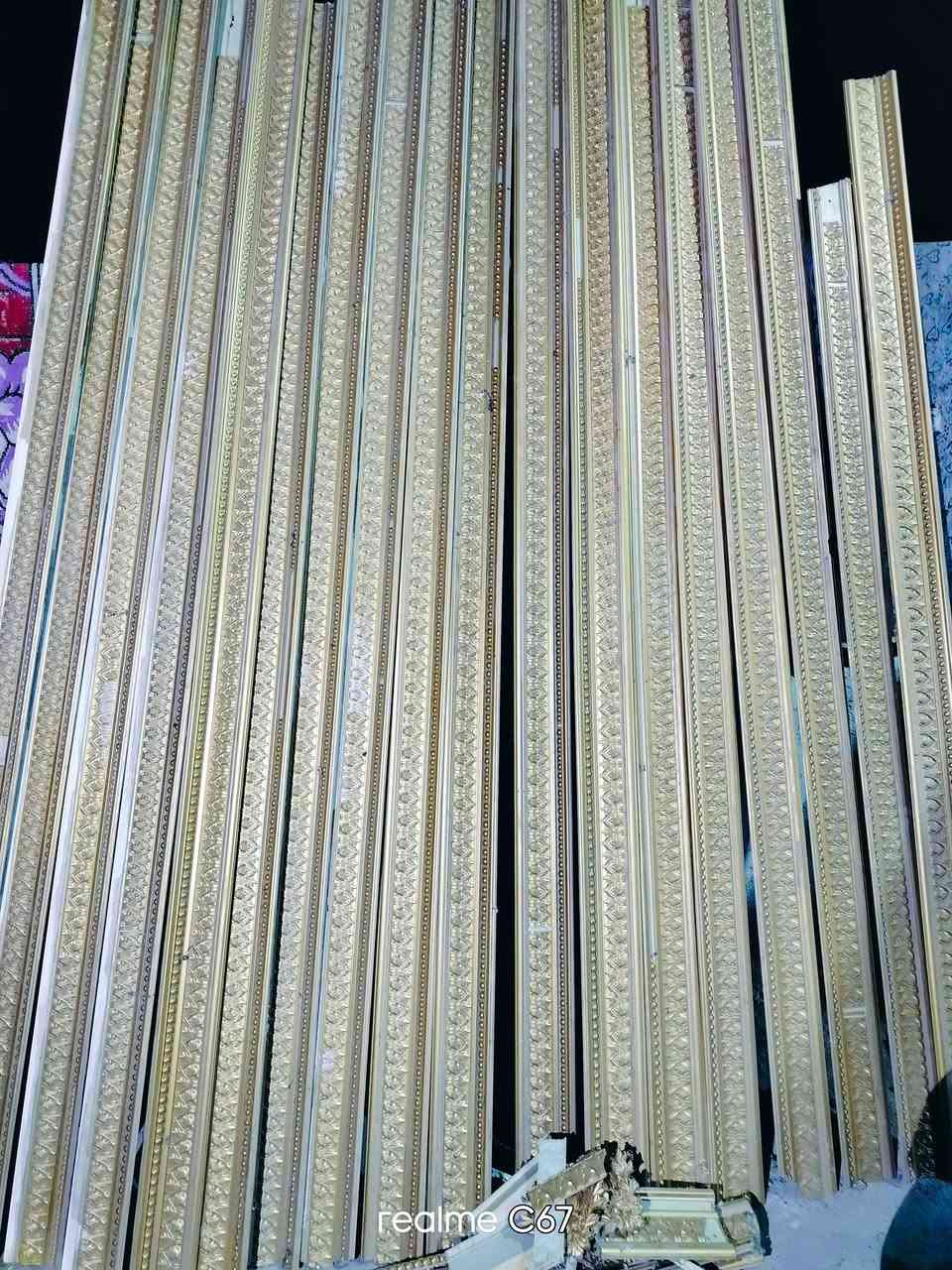 للبيع ترايش ديكور ذهبي الطول 3متر سعر القطعة ثلاثة الاف للاتصال ***********
