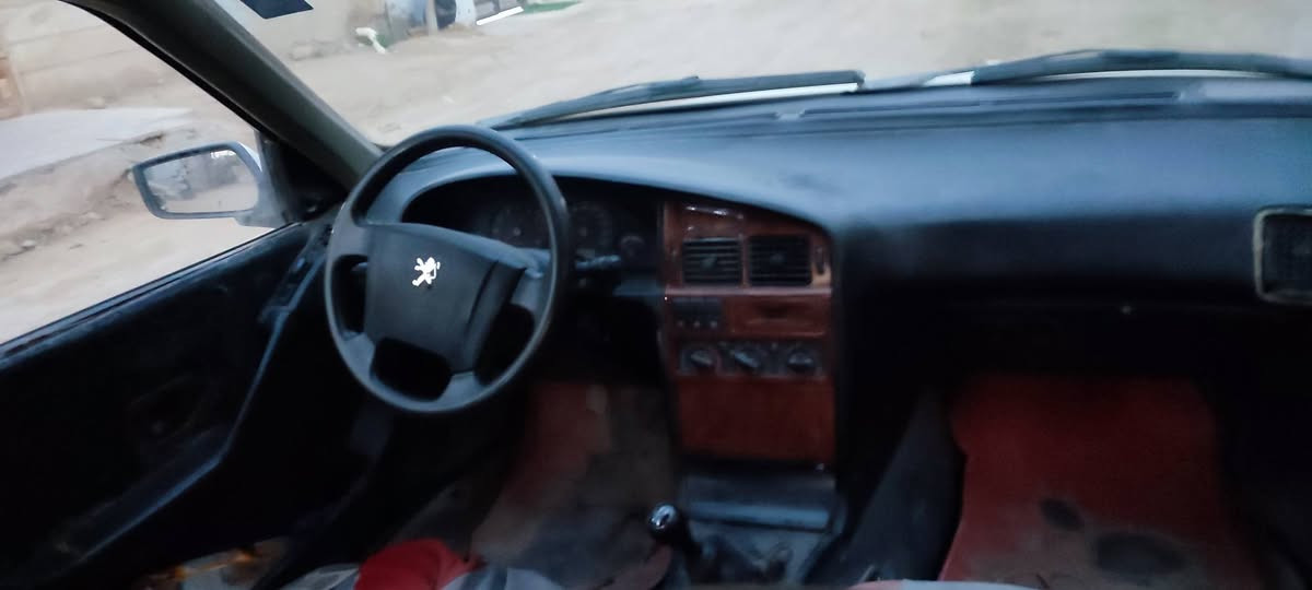 السلام عليكم بيجو روا موديل 2009 رقم نجف انكليزي بسمي مكينه نضيفه كير بس الرابع يفلت سعر 24 وبيهة مجال تخم تاير جديد مكان نجف قضاء المناذره رقم ***********
