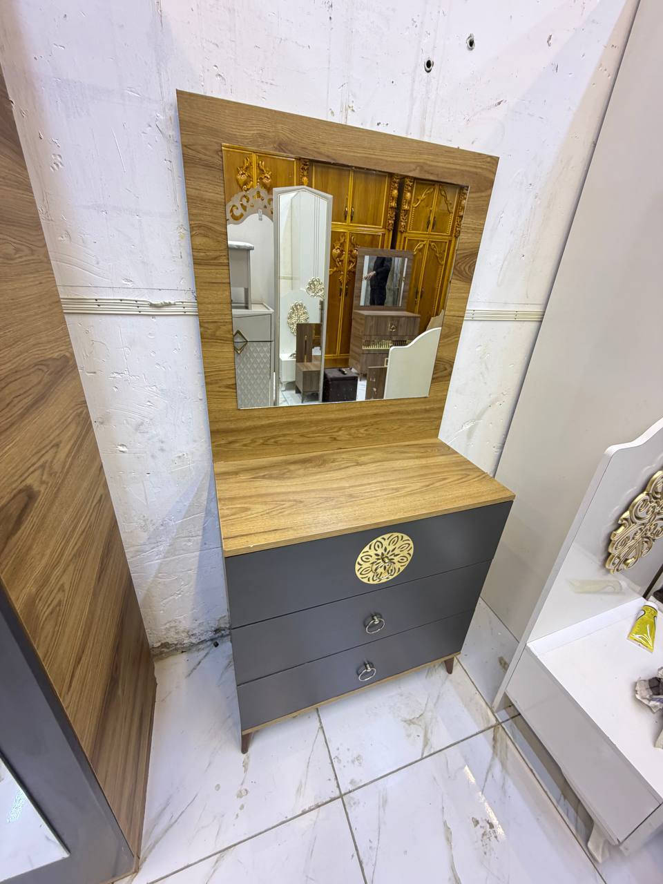 غرفة نوم مستخدمة مضافة 90‎%‎
عدد القطع 5
نضام بيبان 
سعرها /650وبيه مجال ***********
شد و نقل داخل بغداد مجاني
